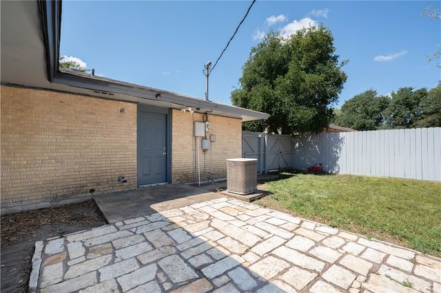 709 Lincoln St, Alice, TX 78332