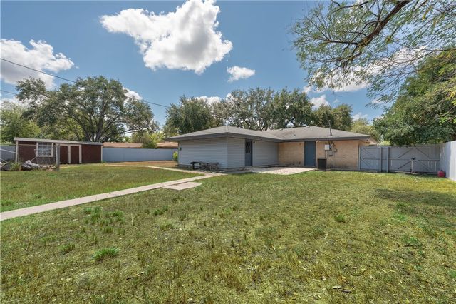 709 Lincoln St, Alice, TX 78332