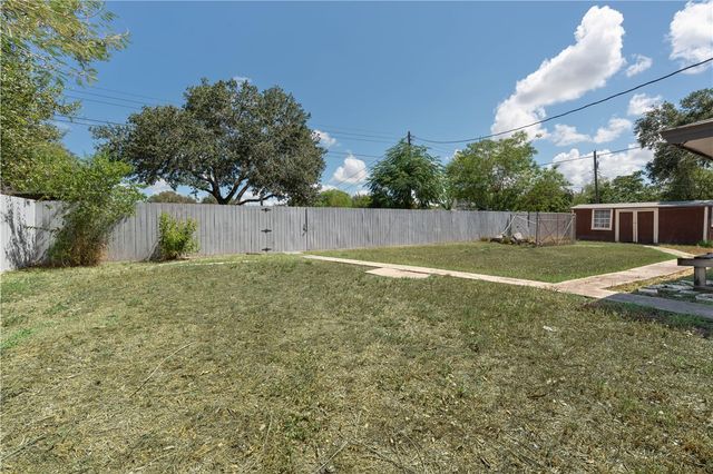 709 Lincoln St, Alice, TX 78332