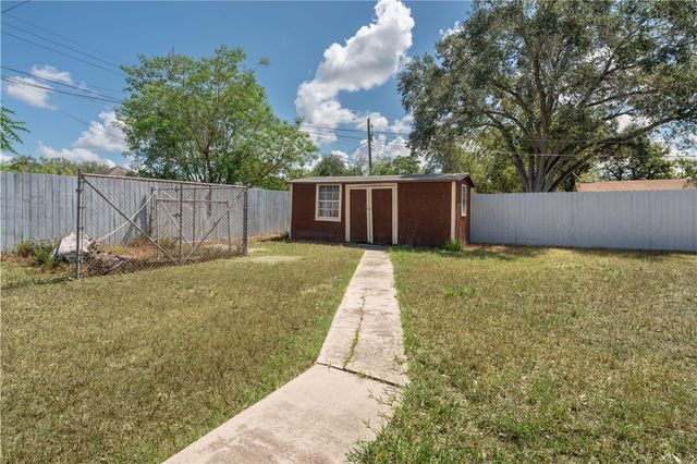 709 Lincoln St, Alice, TX 78332