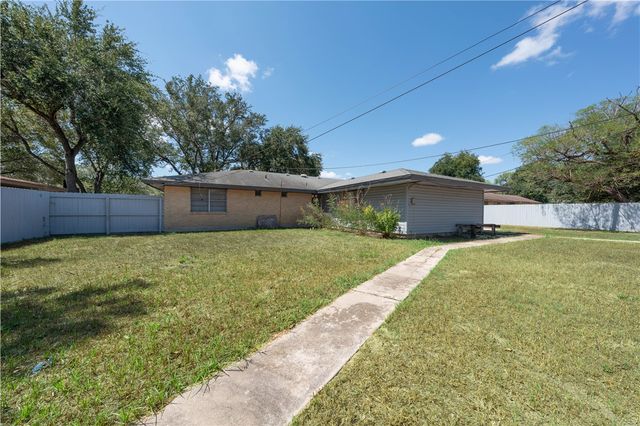 709 Lincoln St, Alice, TX 78332