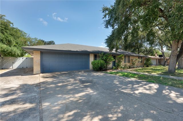 709 Lincoln St, Alice, TX 78332