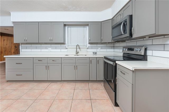 709 Lincoln St, Alice, TX 78332