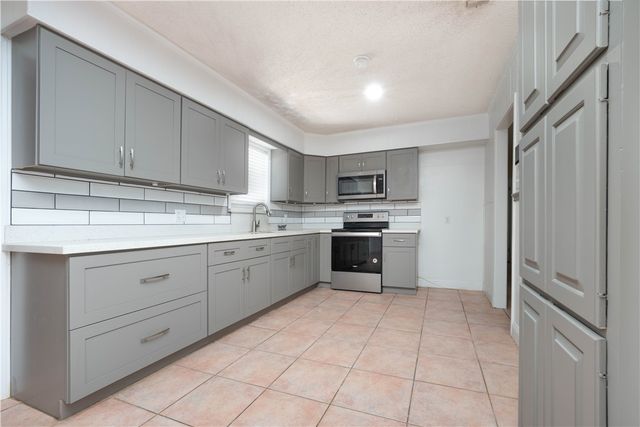 709 Lincoln St, Alice, TX 78332