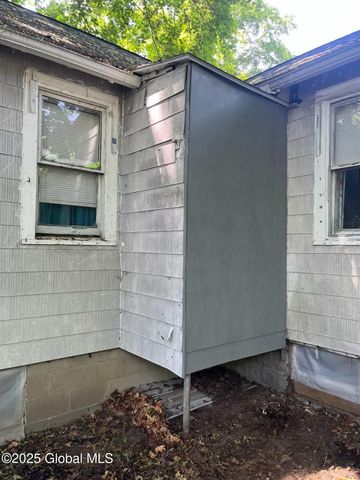 84 Lake Shore Circle Drive, Nassau, NY 12123