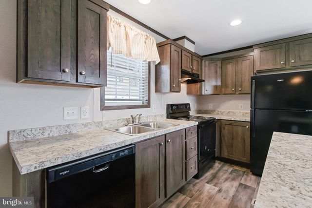 17 ASHTON DR, New Providence, PA 17560