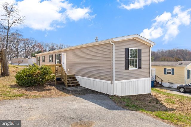 17 ASHTON DR, New Providence, PA 17560