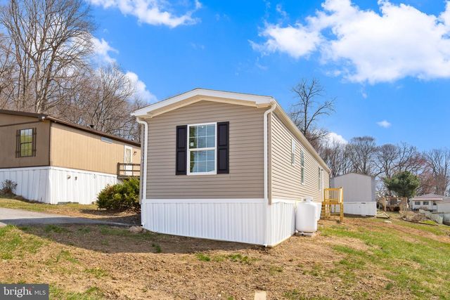 17 ASHTON DR, New Providence, PA 17560