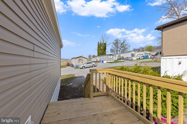 17 ASHTON DR, New Providence, PA 17560