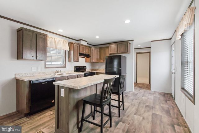 17 ASHTON DR, New Providence, PA 17560