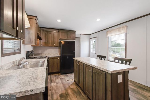 17 ASHTON DR, New Providence, PA 17560