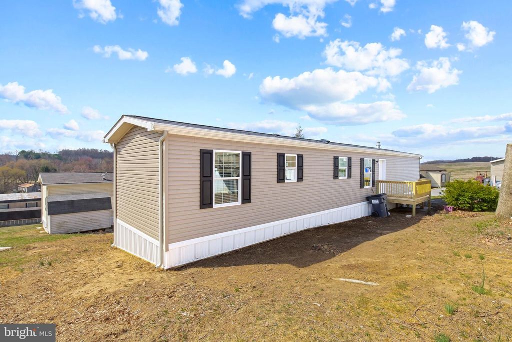 17 ASHTON DR, New Providence, PA 17560