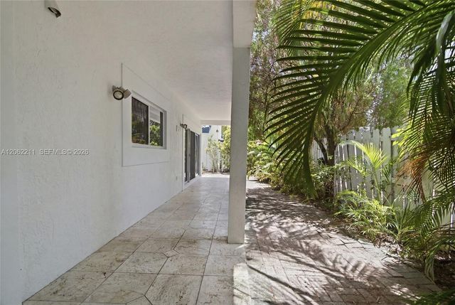 21221 NE 3rd Ct, Miami, FL 33179