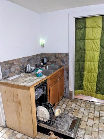 7326 Pennsylvania Avenue, St Louis, MO 63111