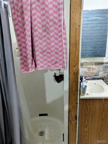 7326 Pennsylvania Avenue, St Louis, MO 63111