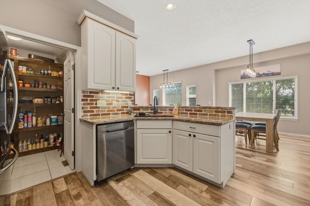 1024 N Crest St, Wichita, KS 67206