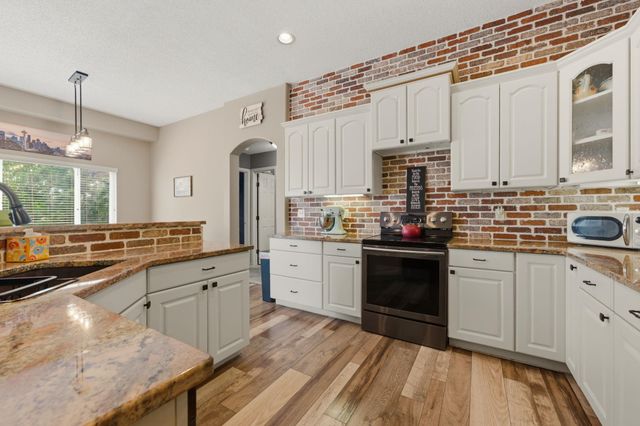 1024 N Crest St, Wichita, KS 67206