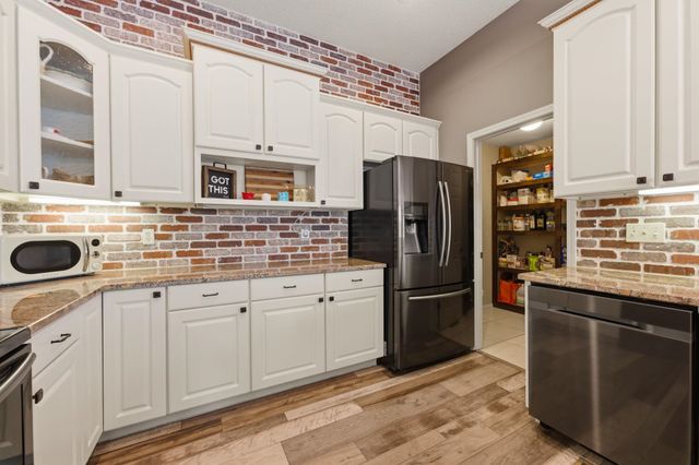 1024 N Crest St, Wichita, KS 67206