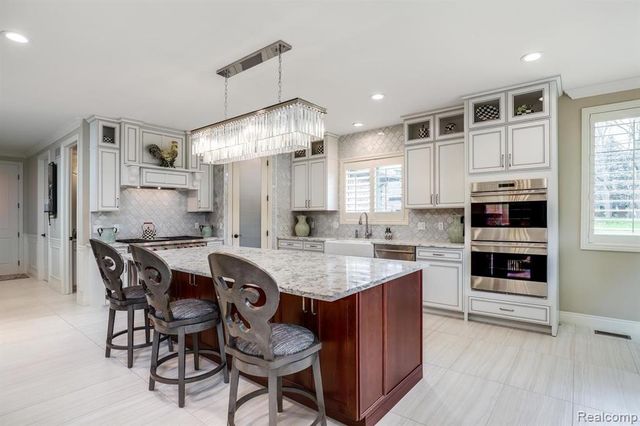 3960 Harvest Creek Court, Rochester, MI 48306