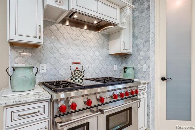 3960 Harvest Creek Court, Rochester, MI 48306