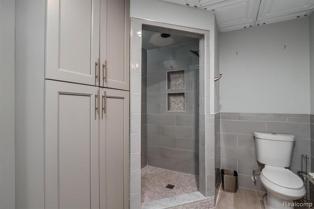 3960 Harvest Creek Court, Rochester, MI 48306