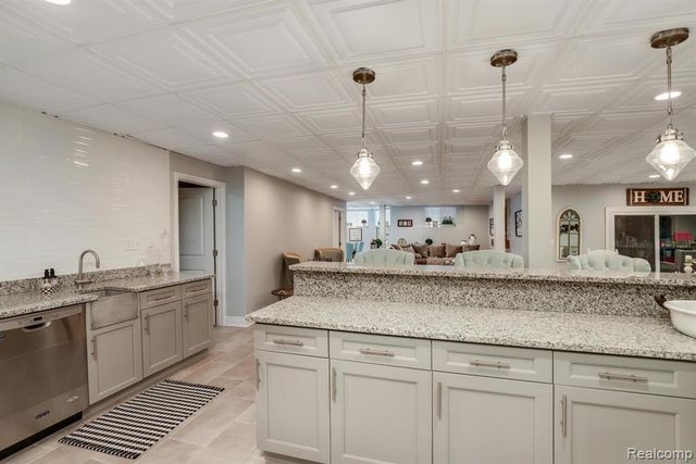 3960 Harvest Creek Court, Rochester, MI 48306