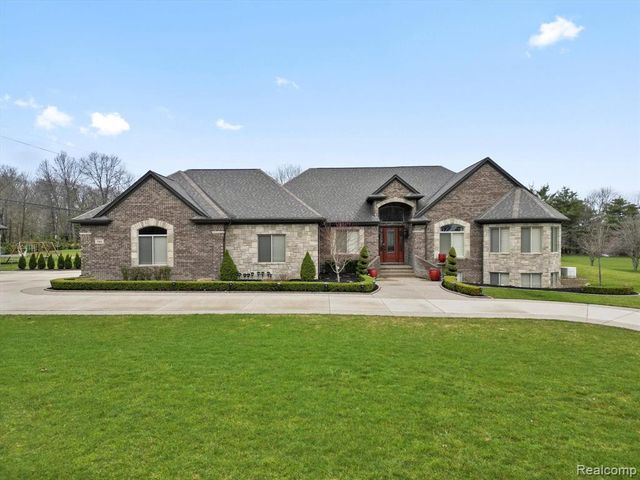 3960 Harvest Creek Court, Rochester, MI 48306