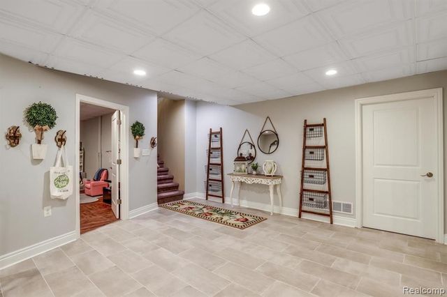 3960 Harvest Creek Court, Rochester, MI 48306