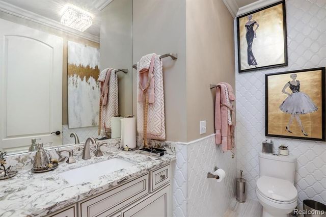 3960 Harvest Creek Court, Rochester, MI 48306