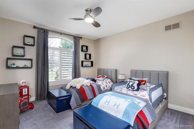 3960 Harvest Creek Court, Rochester, MI 48306