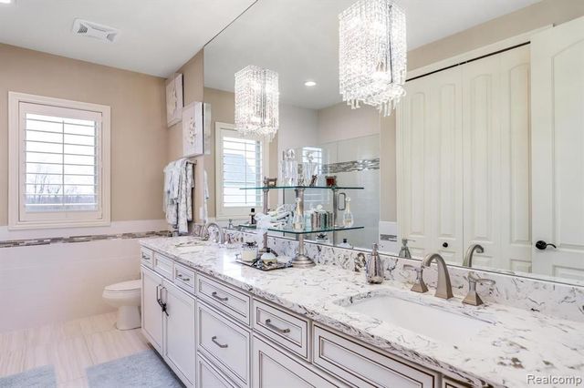 3960 Harvest Creek Court, Rochester, MI 48306