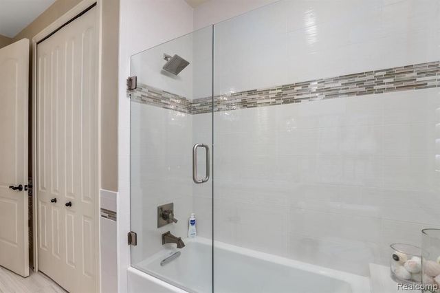 3960 Harvest Creek Court, Rochester, MI 48306