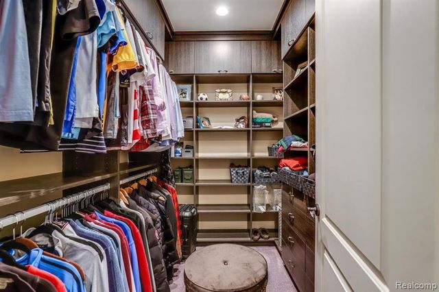 3960 Harvest Creek Court, Rochester, MI 48306