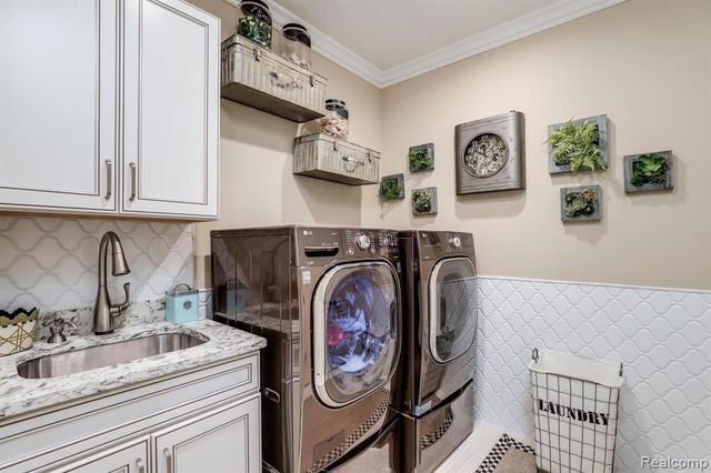 3960 Harvest Creek Court, Rochester, MI 48306