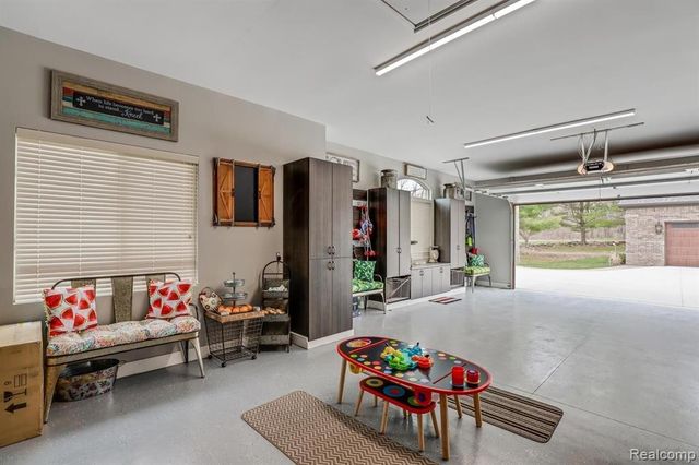 3960 Harvest Creek Court, Rochester, MI 48306