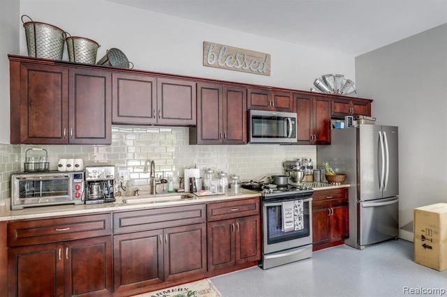 3960 Harvest Creek Court, Rochester, MI 48306