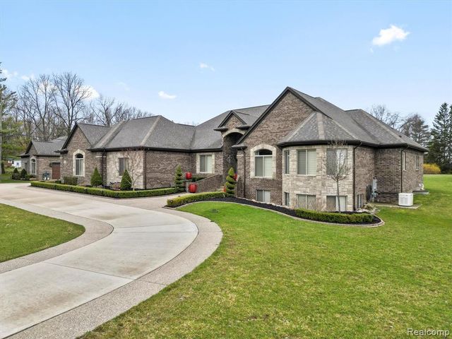 3960 Harvest Creek Court, Rochester, MI 48306