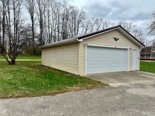 1779 E Little Bear Road, Connersville, IN 47331