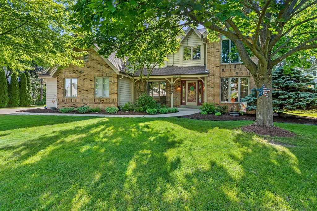 W168N5039 Stonefield ROAD, Menomonee Falls, WI 53051