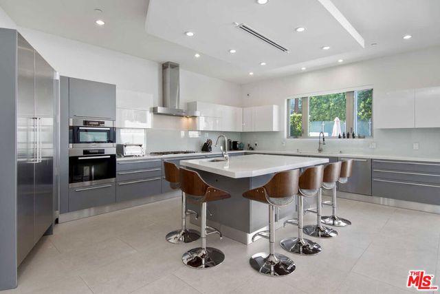 429 N Sweetzer Avenue, Los Angeles, CA 90048