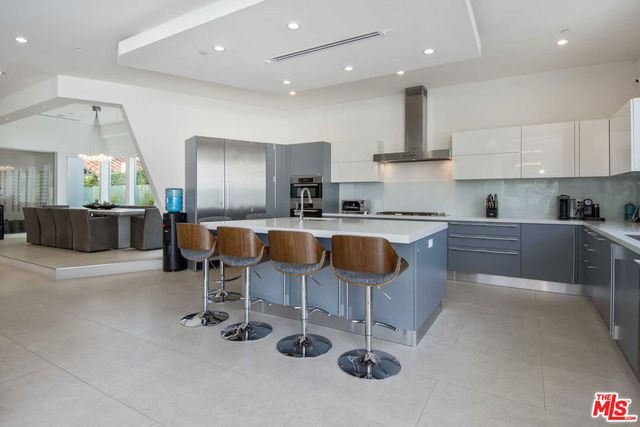 429 N Sweetzer Avenue, Los Angeles, CA 90048