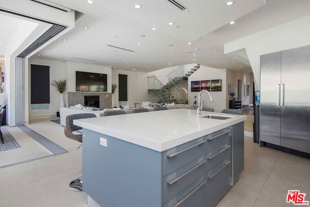 429 N Sweetzer Avenue, Los Angeles, CA 90048