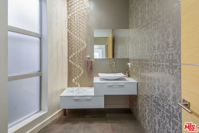 429 N Sweetzer Avenue, Los Angeles, CA 90048