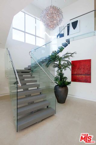 429 N Sweetzer Avenue, Los Angeles, CA 90048