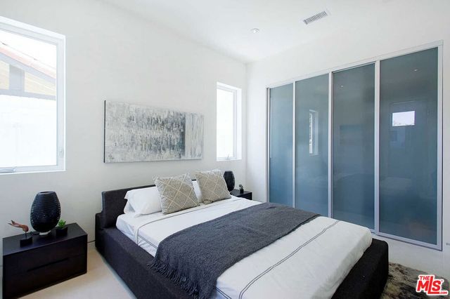 429 N Sweetzer Avenue, Los Angeles, CA 90048