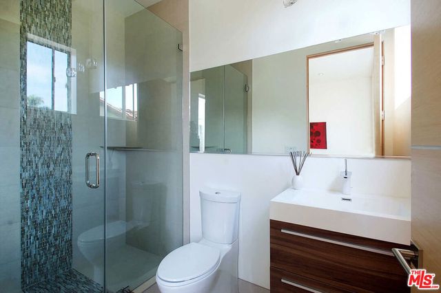 429 N Sweetzer Avenue, Los Angeles, CA 90048