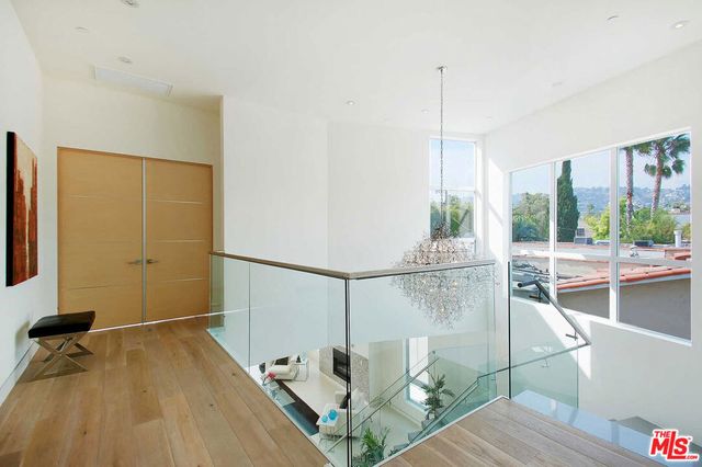 429 N Sweetzer Avenue, Los Angeles, CA 90048