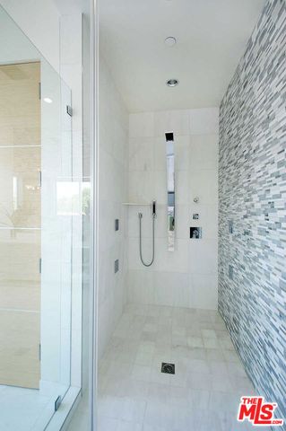 429 N Sweetzer Avenue, Los Angeles, CA 90048