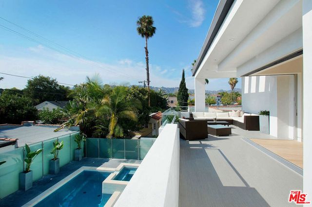 429 N Sweetzer Avenue, Los Angeles, CA 90048