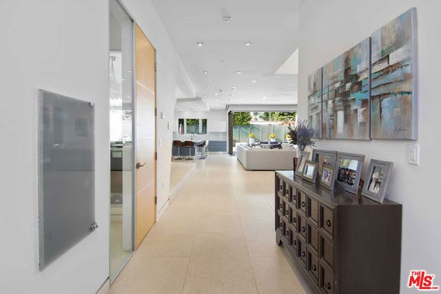 429 N Sweetzer Avenue, Los Angeles, CA 90048